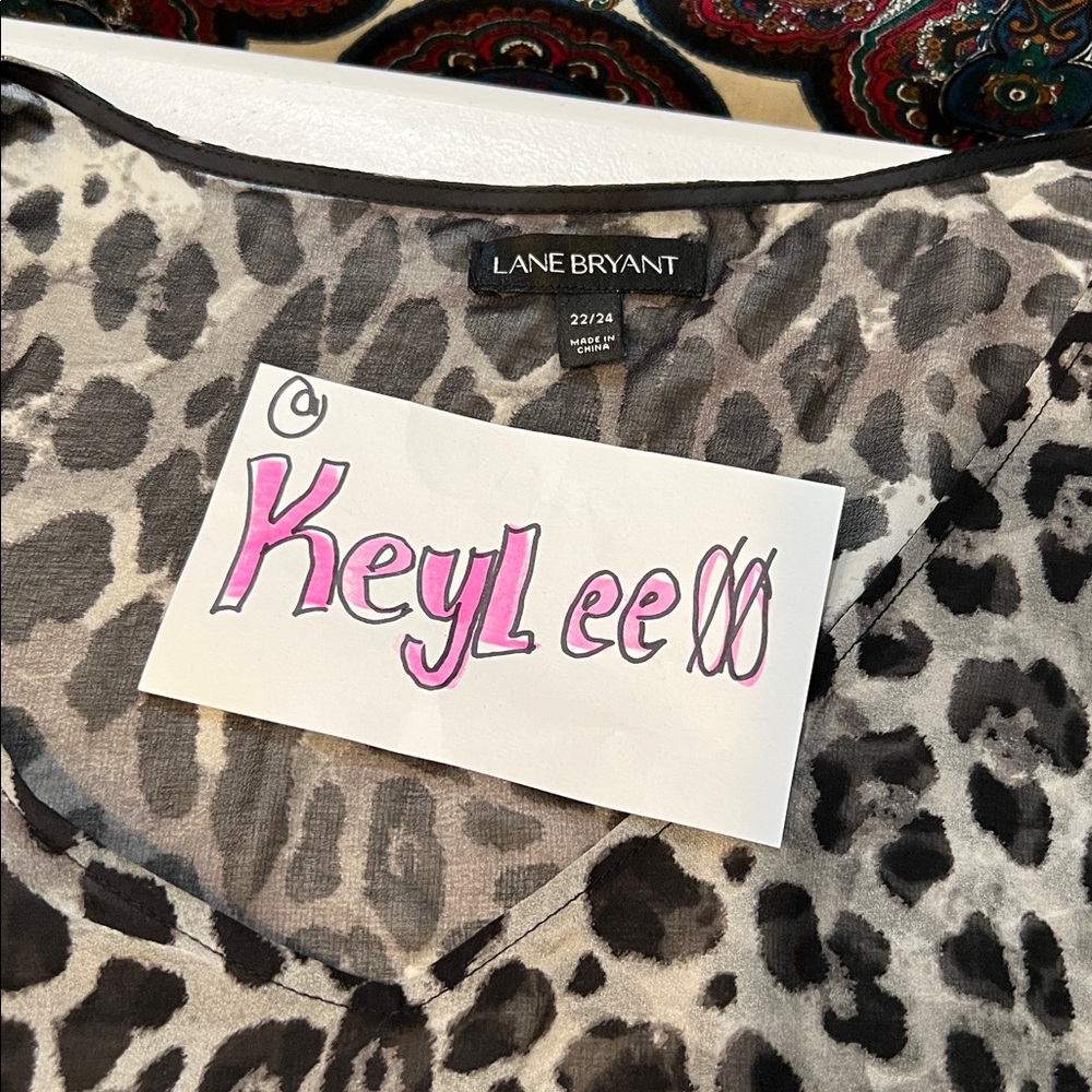 #128. 4/$32-Lane Bryant sheer poncho. 22/24. 2x - Picture 5 of 9